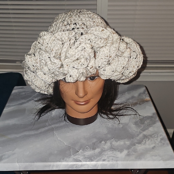 Elegant Cream Crochet Hat main image 7